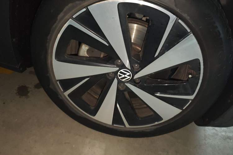 Used Volkswagen ID.6 X 2021 Pro Smart Long-Range Edition Right Front Wheel Hub