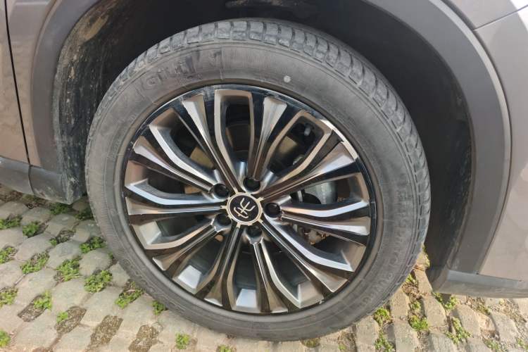 Used BYD Song Pro New Energy 2022 DM-i 110km Flagship Pro Model Right Front Wheel Hub