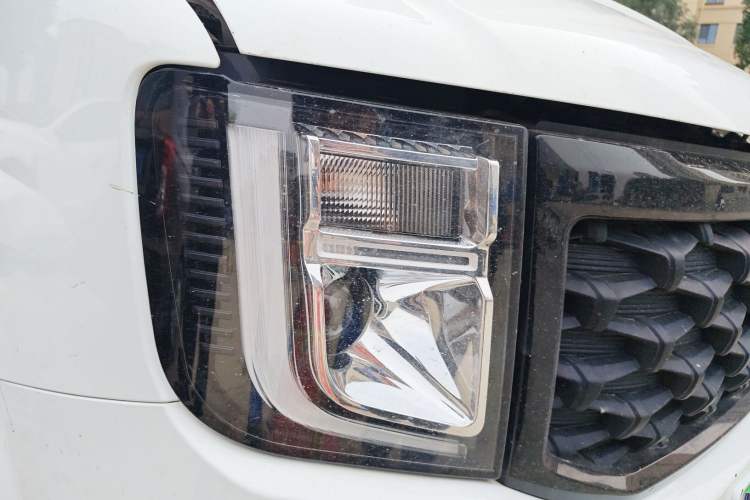 Used JMC Fushun 2022 2.0T Manual Multi-Function Passenger Vehicle Short Wheelbase Mid-Height Roof 6-Seater
