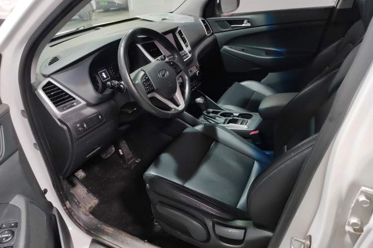 Used Hyundai Tucson 2015 1.6T Dual-Clutch Two-Wheel-Drive Smart Model Left Front Seat