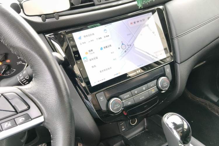 Used Nissan X-Trail 2019 2.0L CVT Comfort Edition 2WD Audio And AC Panel