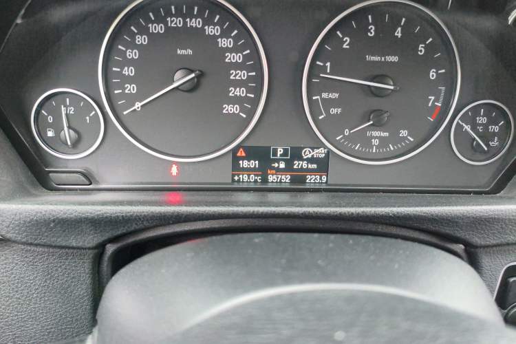 Used BMW 3 Series 2016 320Li Ambition Model Odometer Close Up