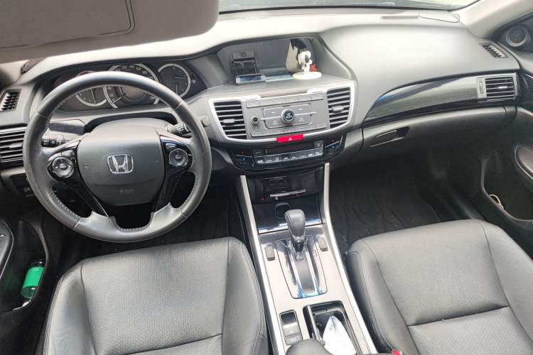 Used Honda Accord 2016 2.0L Luxury Edition

