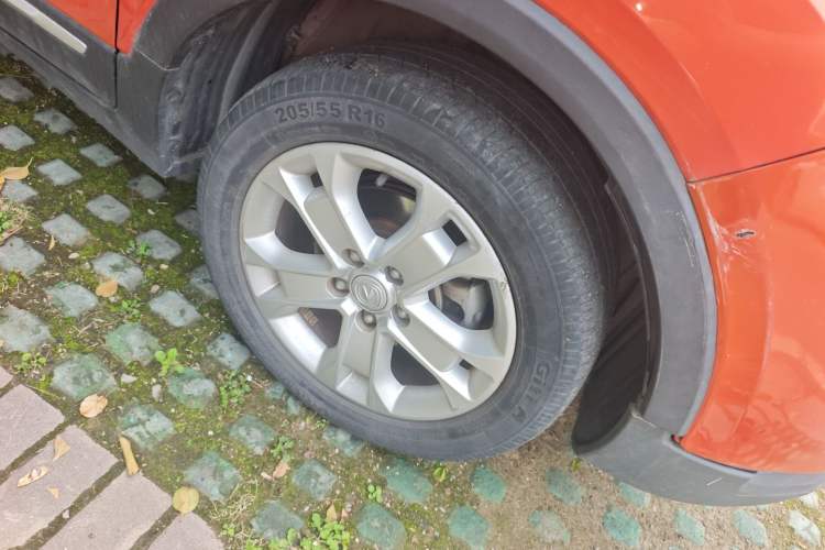 Used CHANGAN CS15 2016 1.5L Automatic Fashion Edition Right Front Wheel Hub