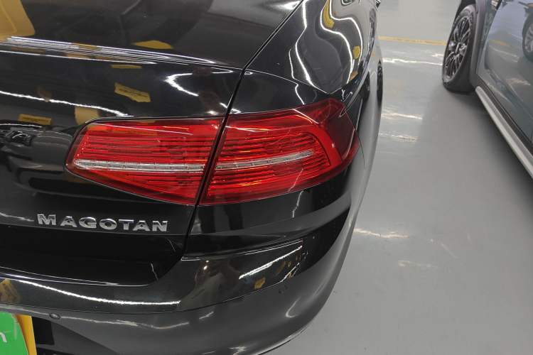 Used Volkswagen Magotan 2018 280TSI DSG Comfort Model Exterior 3