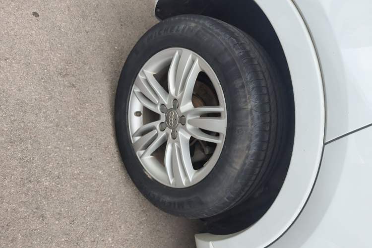 Used Audi Q3 2015 35 TFSI Comfort Model Right Rear Wheel Hub