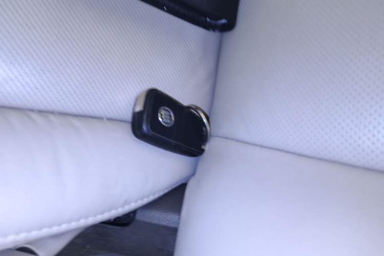 Used Buick GL8 2013 3.0L XT Luxury Business Flagship Edition Vehicle Key