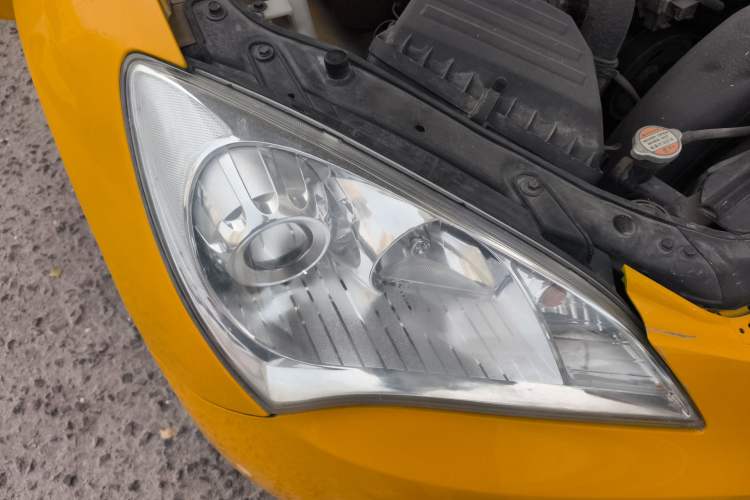 Used Hyundai Genesis Coupe 2009 2.0T Automatic Deluxe Edition Right Front Headlight