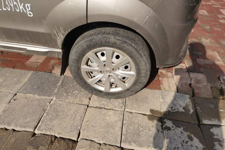 Used Jinbei New Hiace S 2023 1.6L Luxury Cargo Version 2/5-Seater SWD16M Right Front Wheel Hub