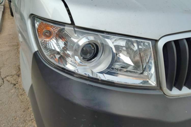 Used Jinbei Hiace X30 2023 1.5L Super-Comfortable Passenger Van 5/6/7-Seater Non-Air-Conditioned Version Model SWC15M