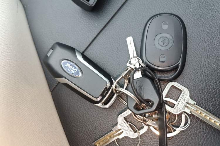 Used Ford Edge 2016 EcoBoost 245 Four-Wheel Drive Titanium Edition 7-Seater
