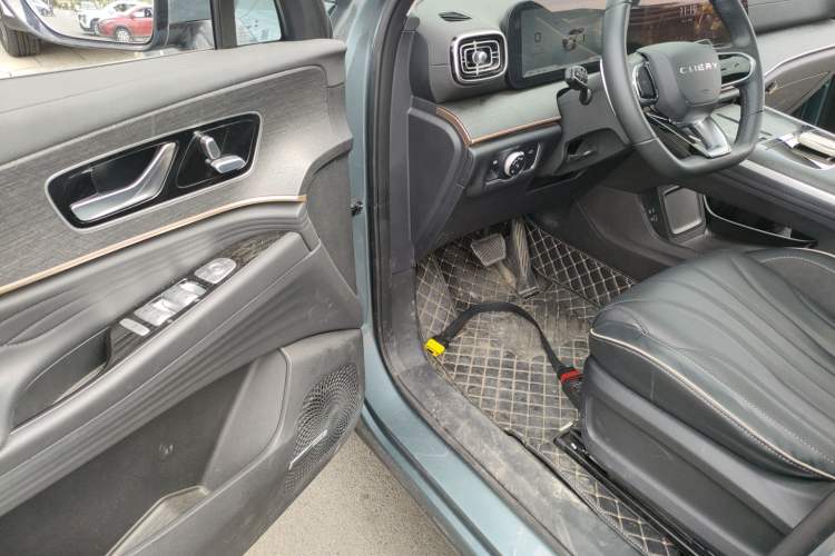 Used Chery Tiggo 9 2023 2.0T Dual-Clutch Two-Wheel Drive Leading Edition 5 Seats Driver Seat