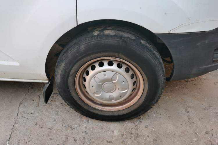 Used Ford Transit 2019 2.0T Diesel Multi-Purpose Commercial Vehicle Short Wheelbase Mid-Roof Design 6-Seater China VI Standard
