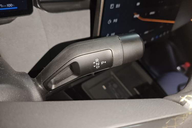 Used Lynk & Co 08 EM-P 2023 245km Ultra-Long Range Halo Gear Lever