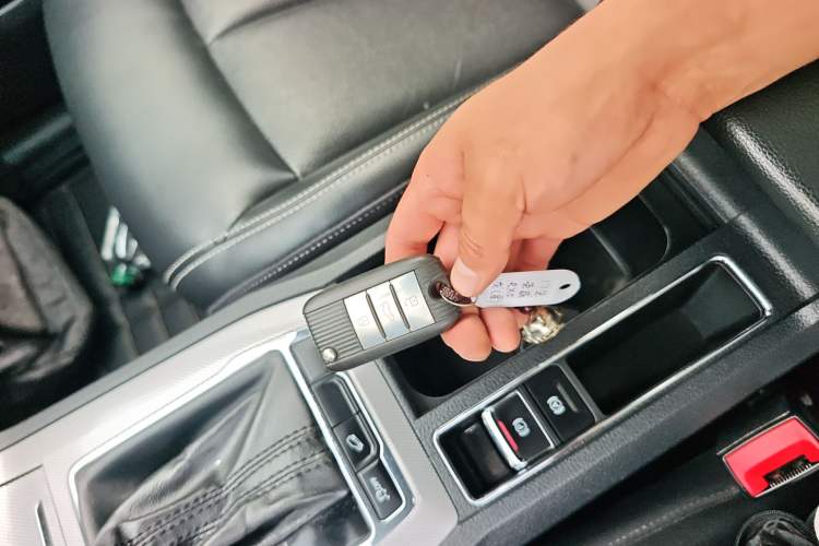 Used Roewe RX5 2016 20T Two-Wheel Drive Automatic Internet Smart Edition Vehicle Key