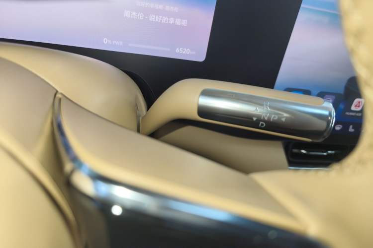 Used Hima AITO M8 2025 Extended-Range Max+ Version 53.4 kWh 6-Seater Edition