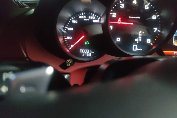 Used Porsche 718 2016 Cayman 2.0T Odometer Close Up