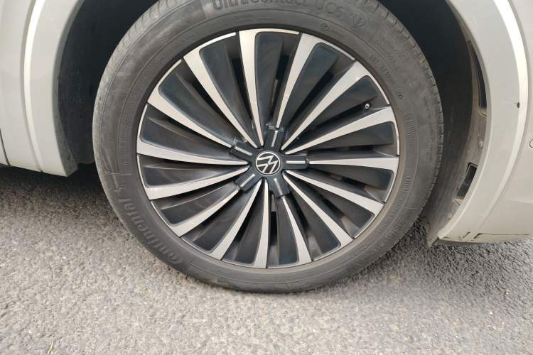 Used Volkswagen Viloran 2020 380TSI Flagship Edition Right Front Wheel Hub