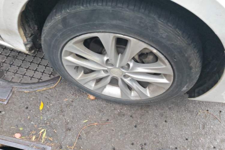 Used Buick Verano 2018 Sedan 20T Dual-Clutch Leading Model Right Front Wheel Hub