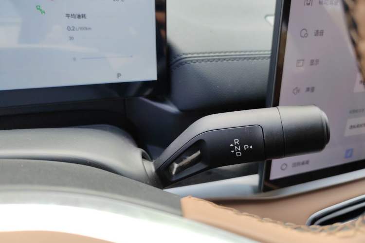 Used Geely Galaxy A7 2025 Model EM-i 150km Starship Edition Gear Lever