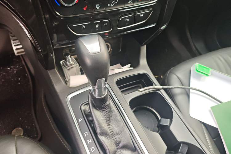 Used Ford Kuga 2017 EcoBoost 245 Four-Wheel Drive Titanium Edition Gear Lever