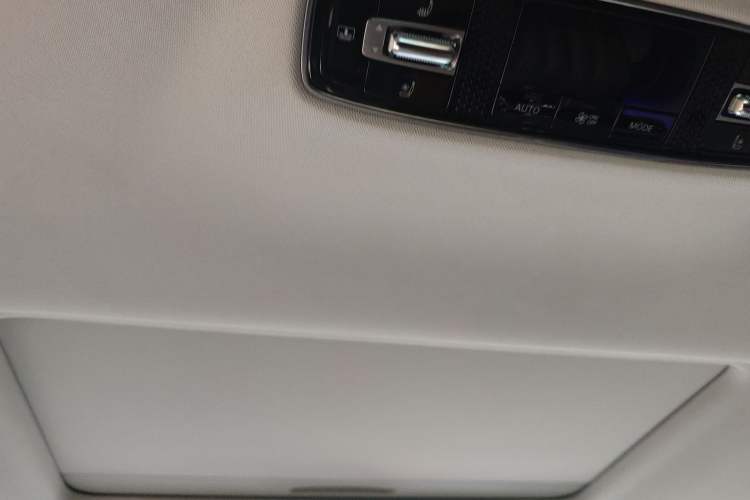 Used Roewe iMAX8 2022 400TGI Prestige Edition Headliner