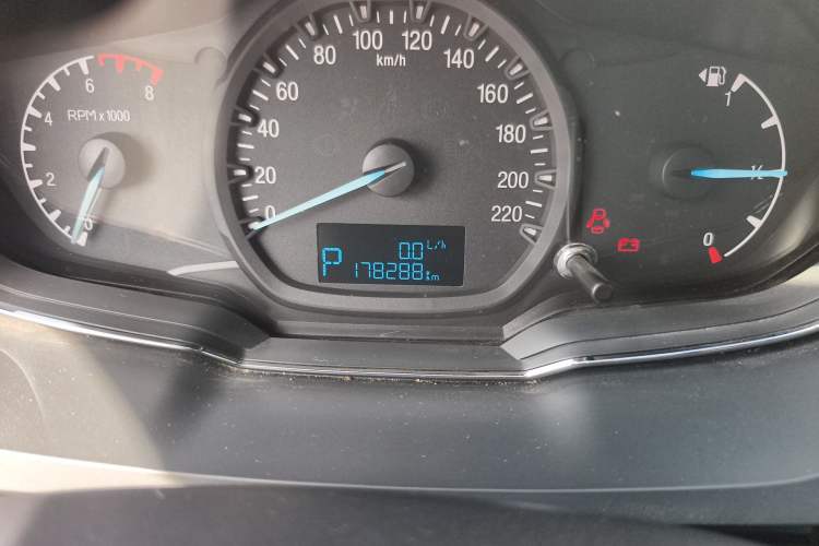 Used Ford Escort 2015 1.5L Automatic Fashion Model Odometer Close Up