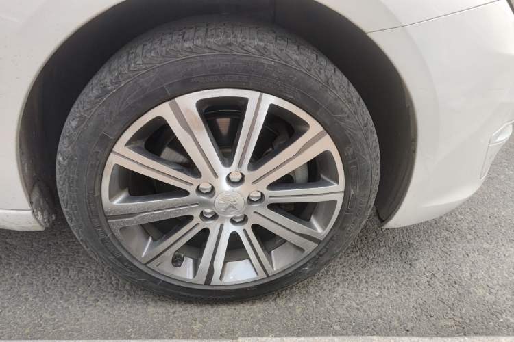 Used Peugeot 408 2016 1.6T Automatic Luxury Edition Right Front Wheel Hub