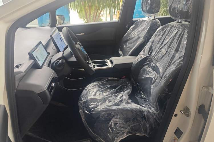 Used Hycan Z03 2022 510 km Range Trendy Cool Version 160 kW 61.13 kWh
