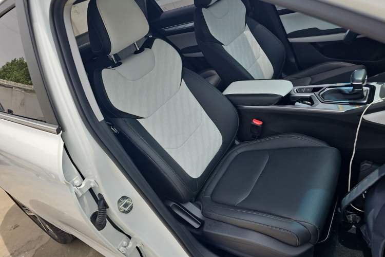 Used Geely Auto Emgrand L 2022 1.4T CVT Flagship Edition
