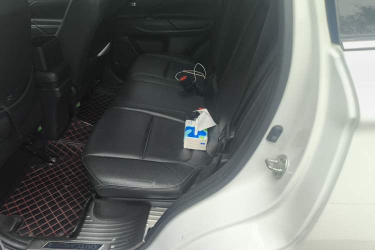 Used Mitsubishi Outlander 2018 2.4L 4x4 Luxury Edition 7-Seater
