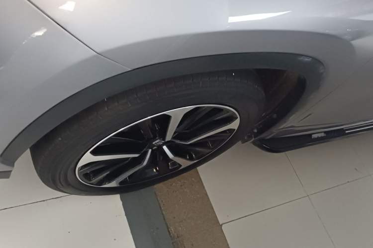 Used Toyota Crown Kluger 2021 2.5L HEV Four-Wheel Drive Premium Edition Left Front Wheel Hub