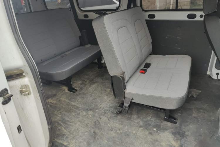 Used Wuling Yangguang 2025 Model 310KM Bus Edition—Customized by CATL