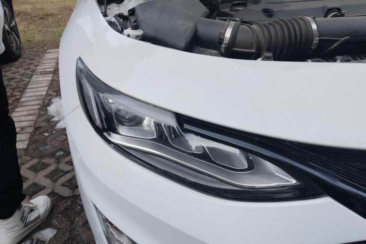 Used Chevrolet Malibu XL 2019 Redline 550T Automatic Sport Edition Right Front Headlight