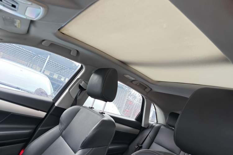 Used Zotye SR7 2016 1.5T CVT Cube Heart Edition China V Standard
