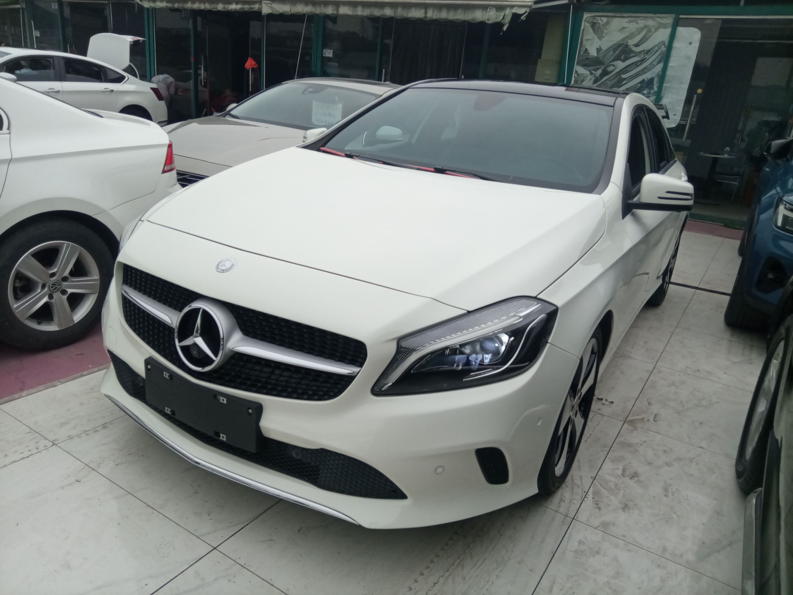 Под передней частью автомобиля