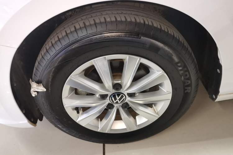 Used Volkswagen Lavida 2023 1.5L Automatic De Yi Edition Left Front Wheel Hub