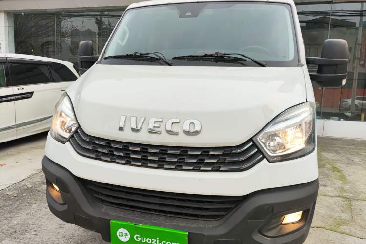 Used Iveco Eurocargo 2021 3.0T Automatic Chao Rui Short Wheelbase Low-Roof Side-Sliding Door F1C
