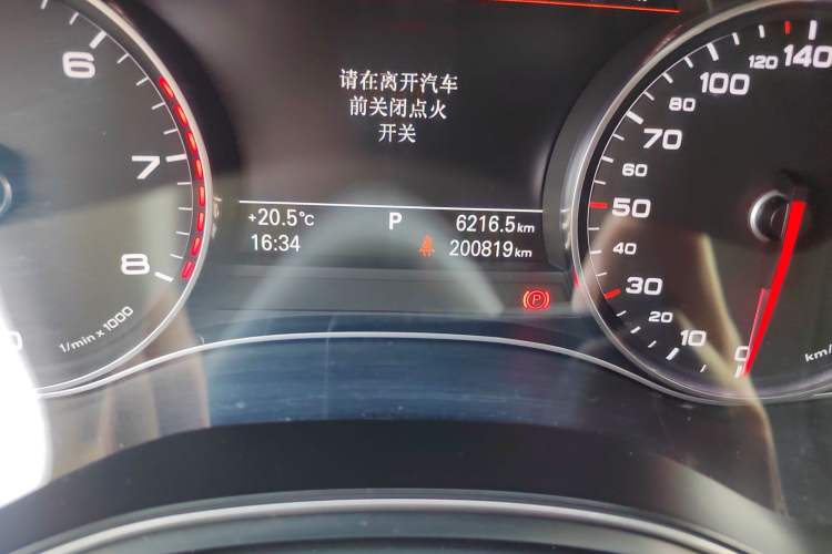 Used Audi A6L 2014 30 FSI Comfort Model Odometer Close Up