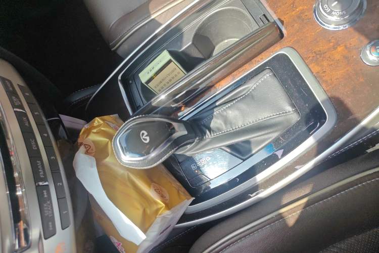 Used Infiniti QX60 2016 2.5 S/C Hybrid Four-Wheel Drive All-Terrain Version China V Emission Standard Gear Lever