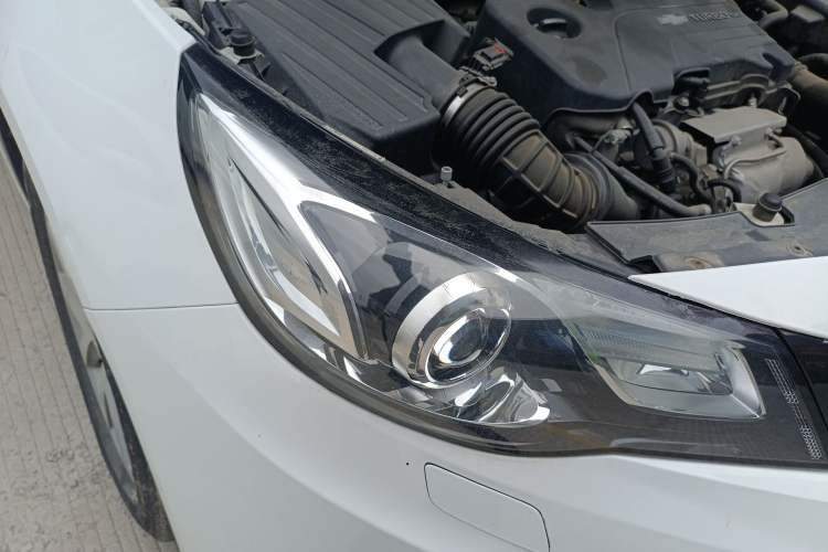 Used Chevrolet Malibu 2017 1.5T Automatic Luxury Edition Right Front Headlight