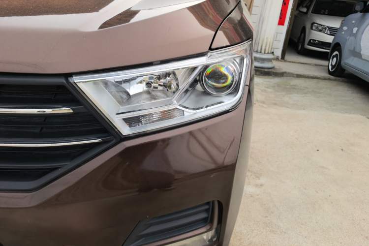 Used Wuling Hongguang 2018 1.5L S Standard Version L2B Left Front Headlight