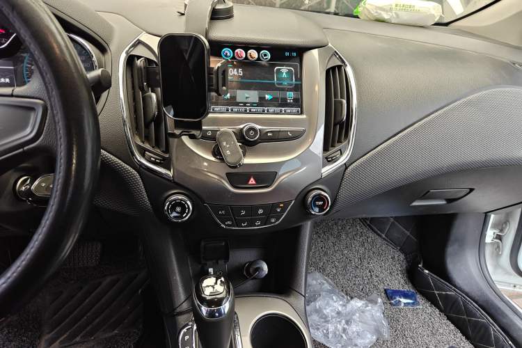 Used Chevrolet Cruze 2017 1.5L Automatic Pioneer Sunroof Edition