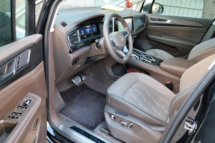 Used Volkswagen Viloran 2023 Revised 380TSI Prestige Edition
