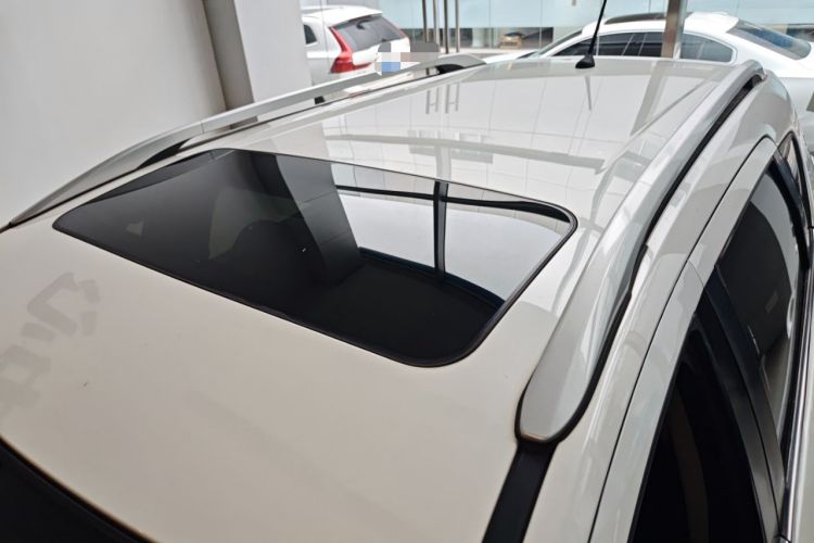 Used Dongfeng Aeolus AX3 2016 1.5L Automatic Zunku Model Roof