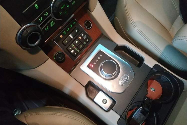 Used Land Rover Discovery 2016 4th Generation 3.0 V6 SC SE
