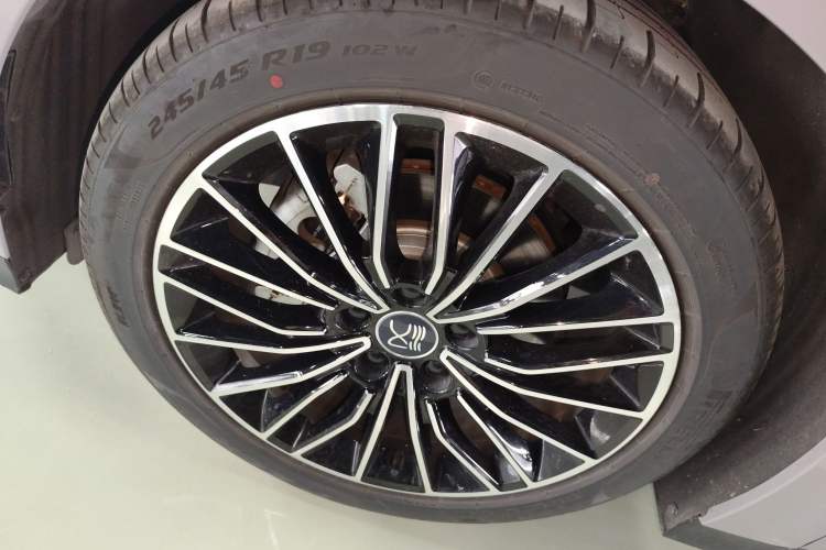 Used BYD Han 2025 DM-i Intelligent Driving Edition 125KM LiDAR Flagship Model