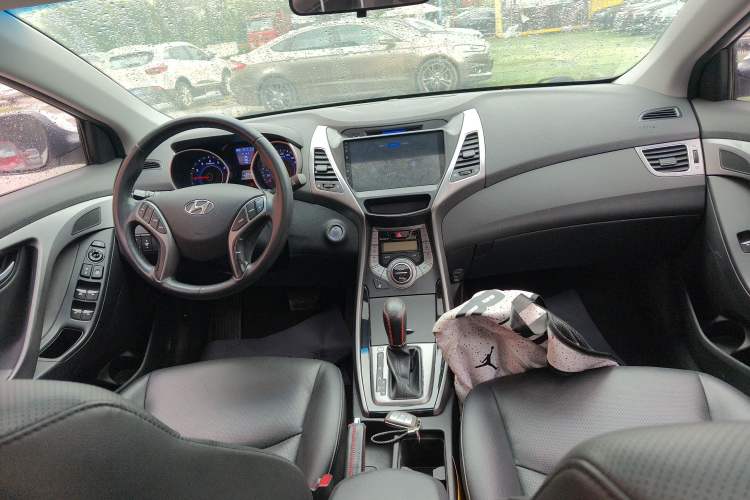 Used Hyundai Elantra (5th Generation / Langdong) 2015 1.6L Automatic Luxury Model Center Console