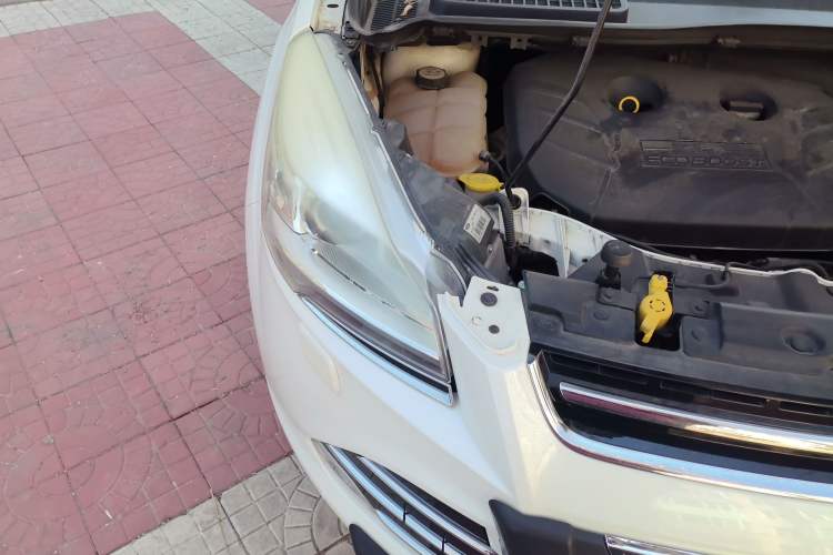 Used Ford Kuga 2013 2.0L GTDi Four-Wheel-Drive Sport Model Right Front Headlight