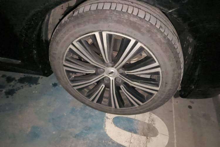 Used Volvo S90 New Energy 2022 T8 eDrive Hybrid Luxury Edition Right Front Wheel Hub